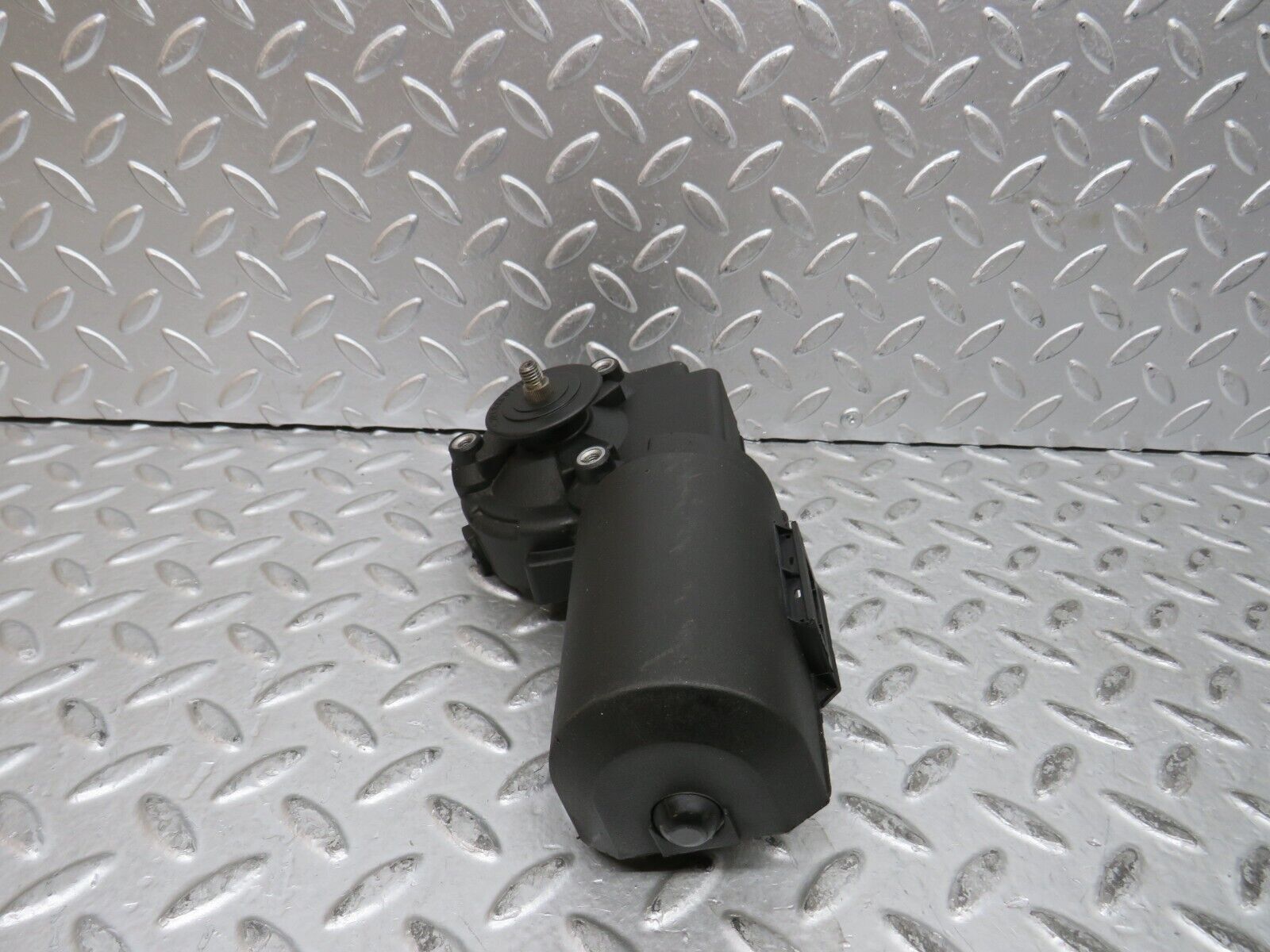 29048 Mercedes-Benz C124 320CE Coupe Wiper Motor Bosch 0390241425 with cover