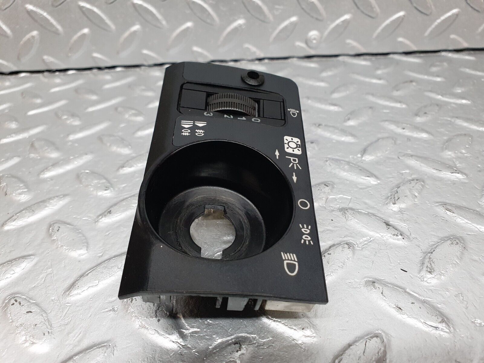 40922 Mercedes-Benz W126 300SE Headlight Switch Surround & Switch 1268000073