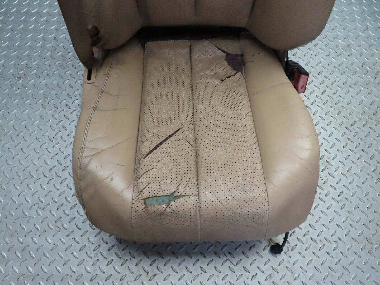 19843 Mercedes-Benz R129 300SL Coupe Electric Front Right Seat Cream Leather