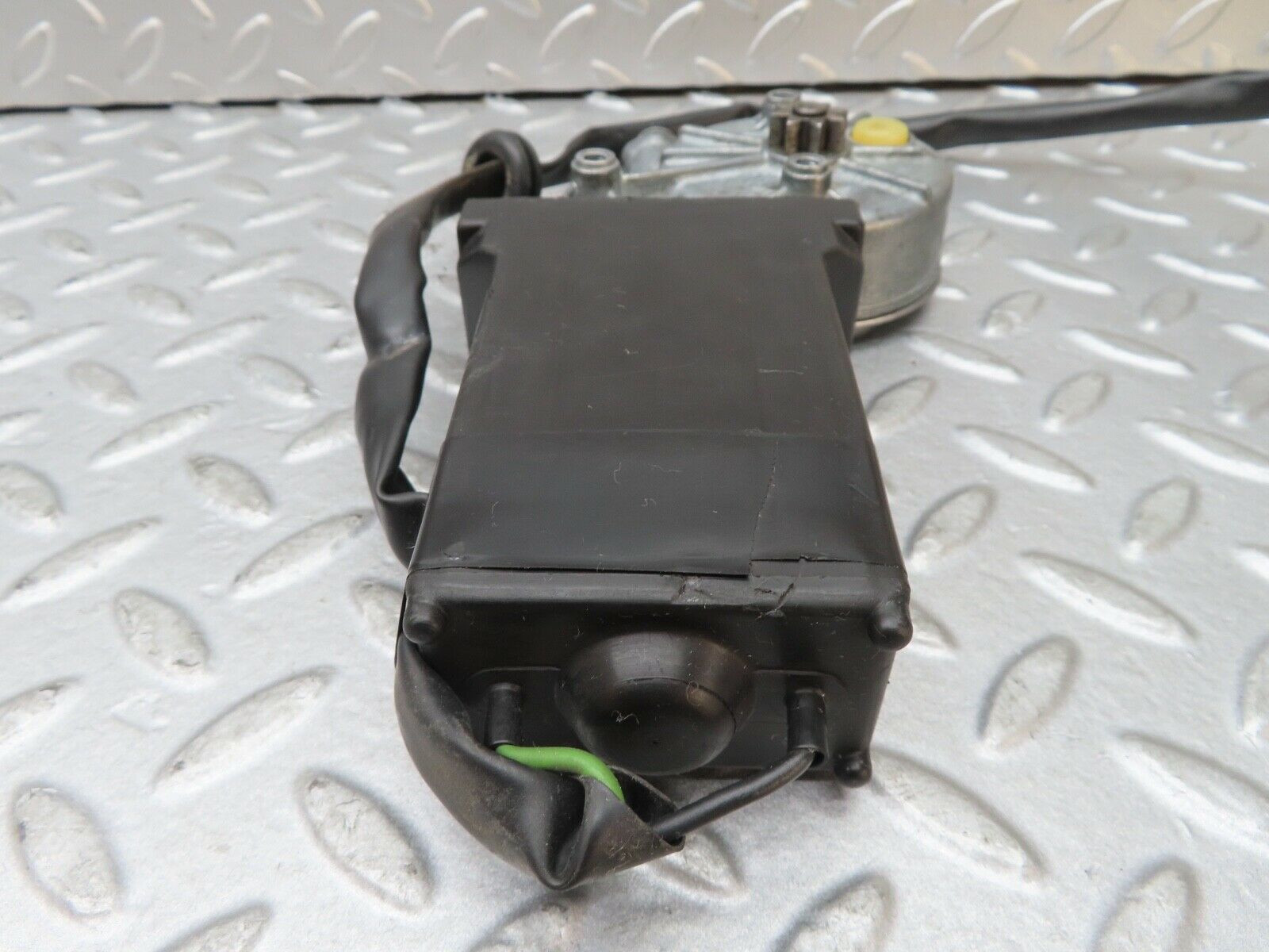 17549 Mercedes-Benz W116 450SEL Rear Right Window Regulator Motor 0130820062