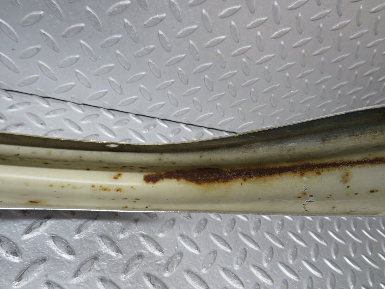 37669 Mercedes-Benz W109 300SEL Front Left Upper Bumper Corner