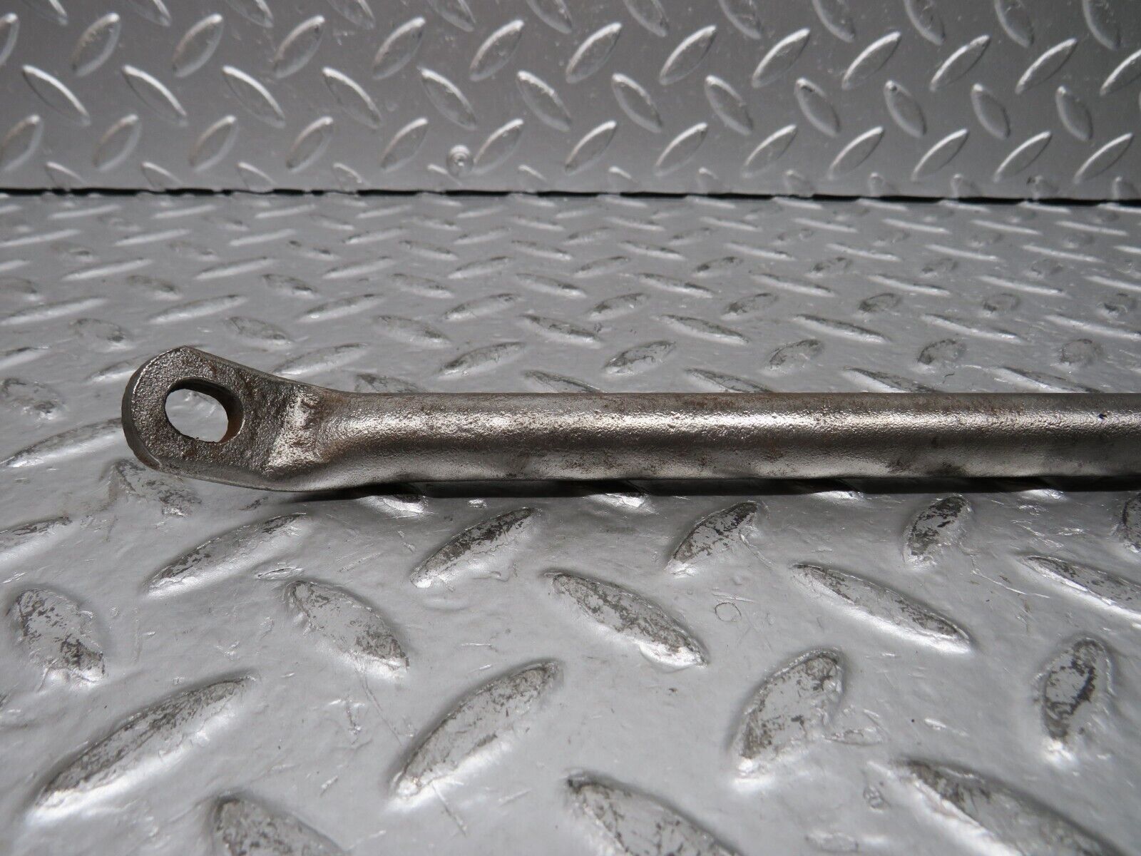 29948 Mercedes-Benz W123 230E Power Steering Pump Holder Bracket