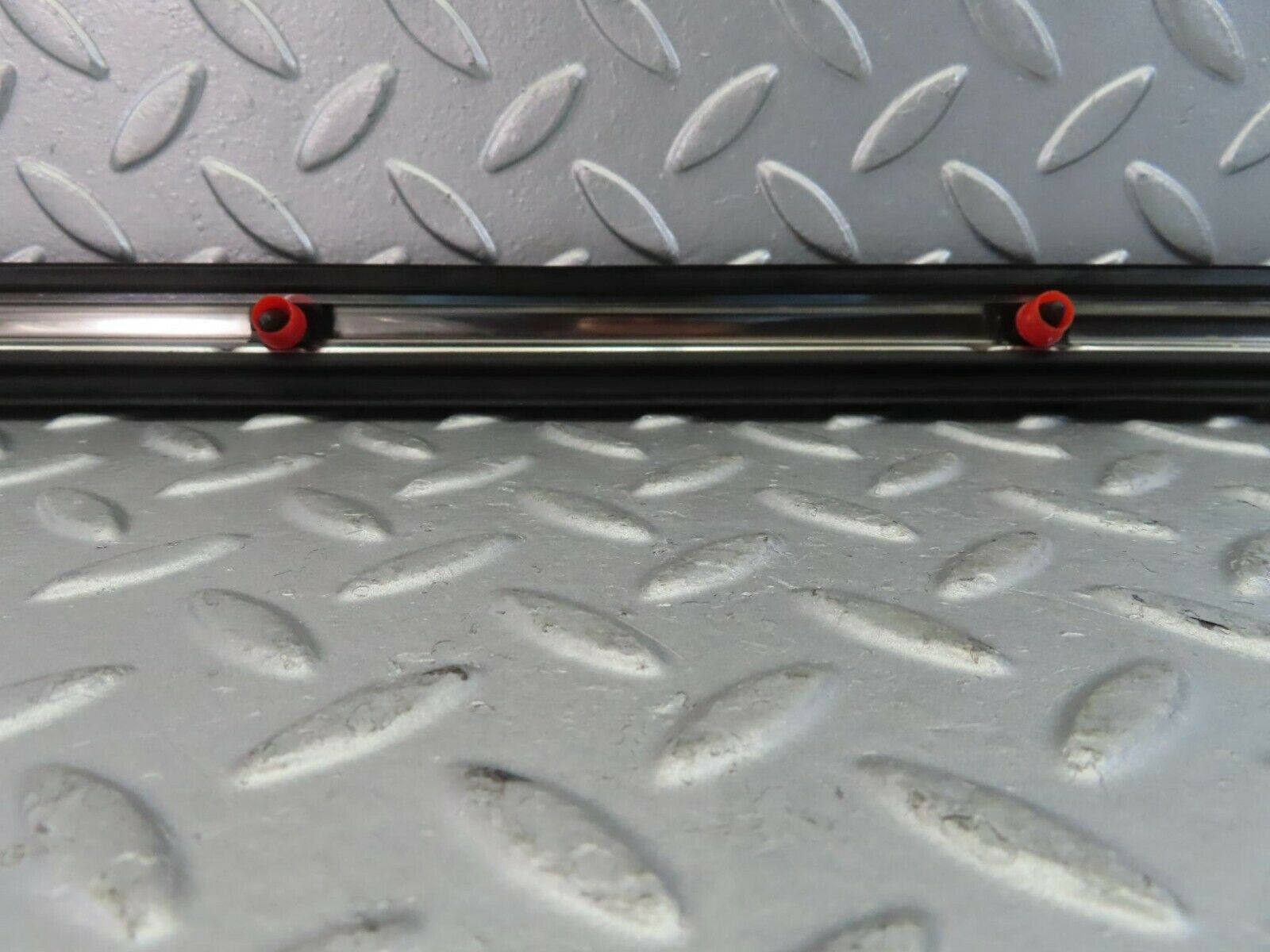 10238 Mercedes-Benz W116 Front Right Door Centre Moulding Trim