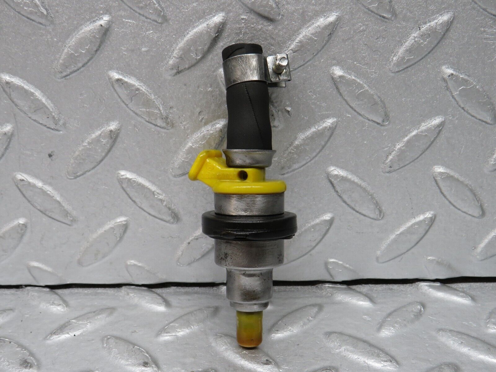 37573 Mercedes-Benz W109 300SEL Fuel Injector Bosch 0280150034