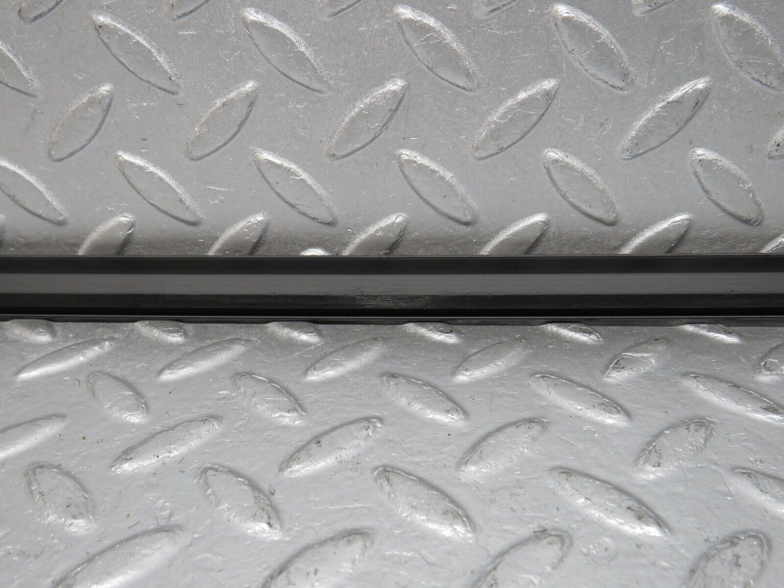 39653 Mercedes-Benz R129 320SL Coupe Right Door Window Moulding Trim