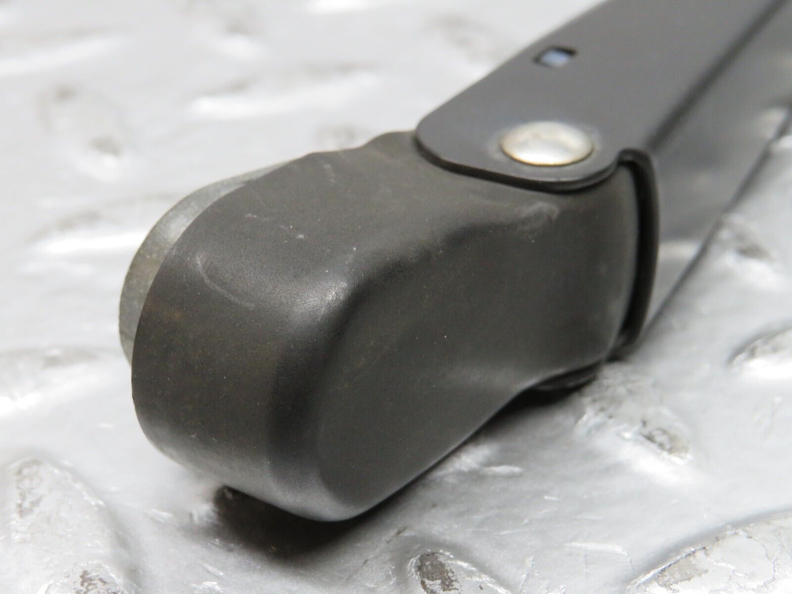 32099 Mercedes-Benz W123 230E Wiper Arm Bosch Left Side