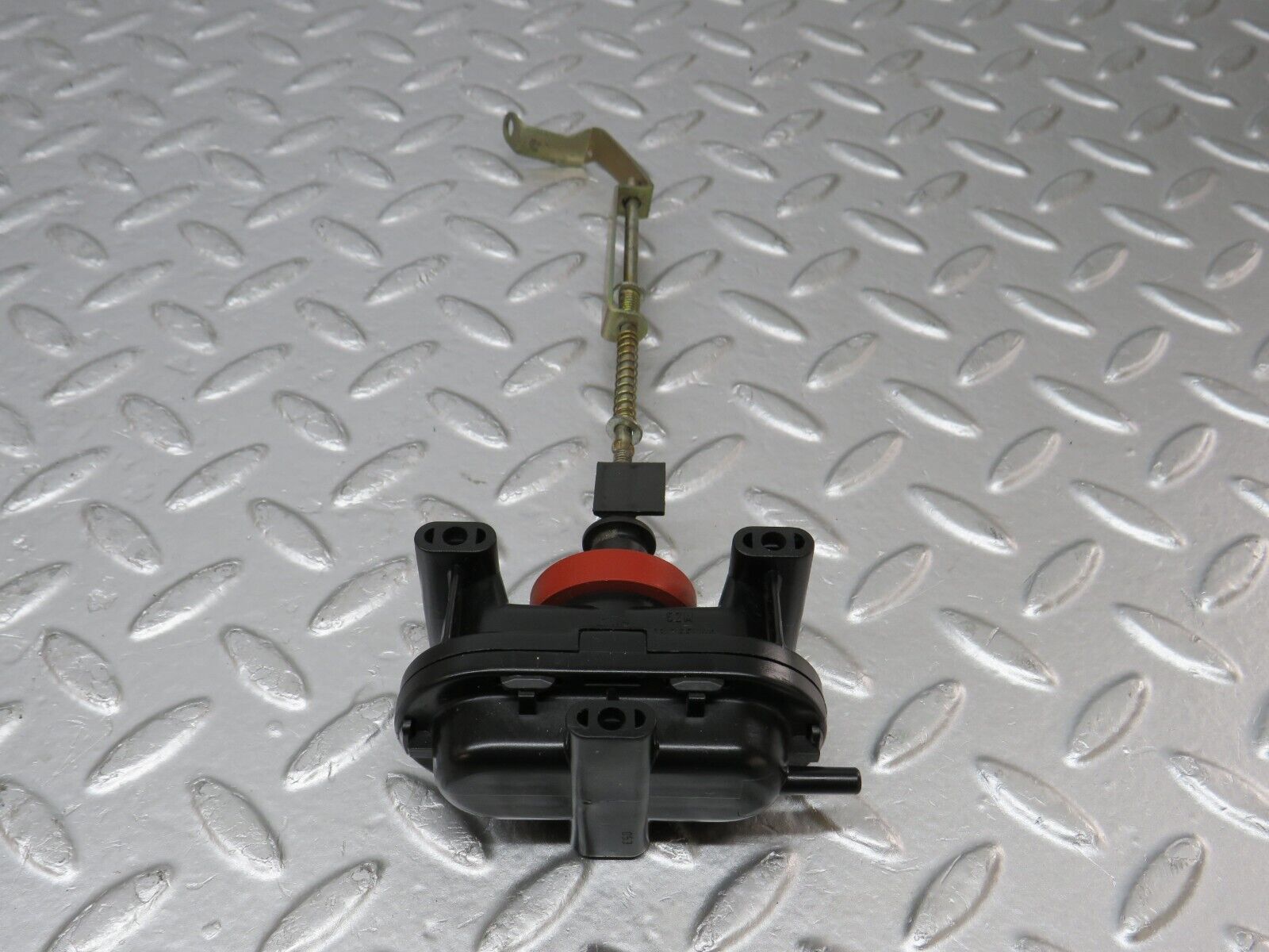 34333 Mercedes-Benz C126 380SEC Coupe Trunk Lock Vacuum Actuator