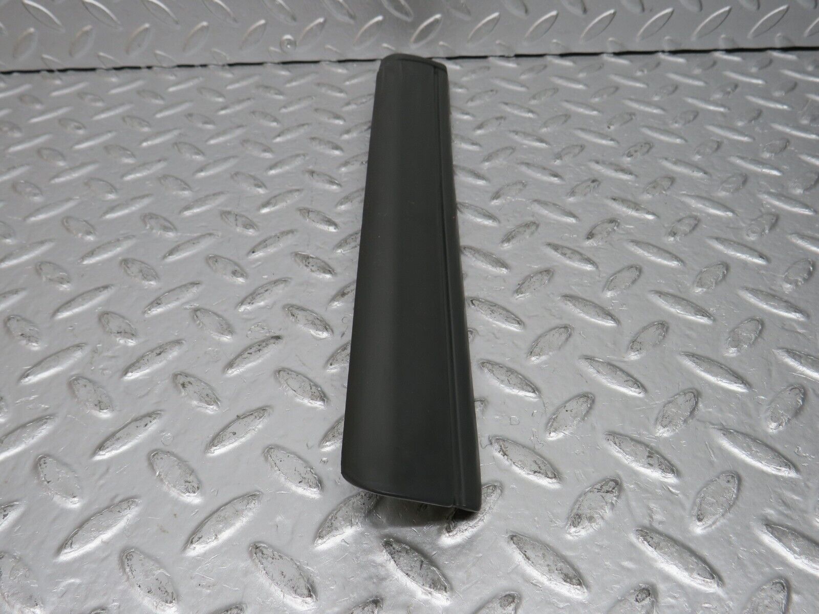 32298 Mercedes-Benz S124 300TE Wagon Front Left Fender Wing Centre Moulding Trim