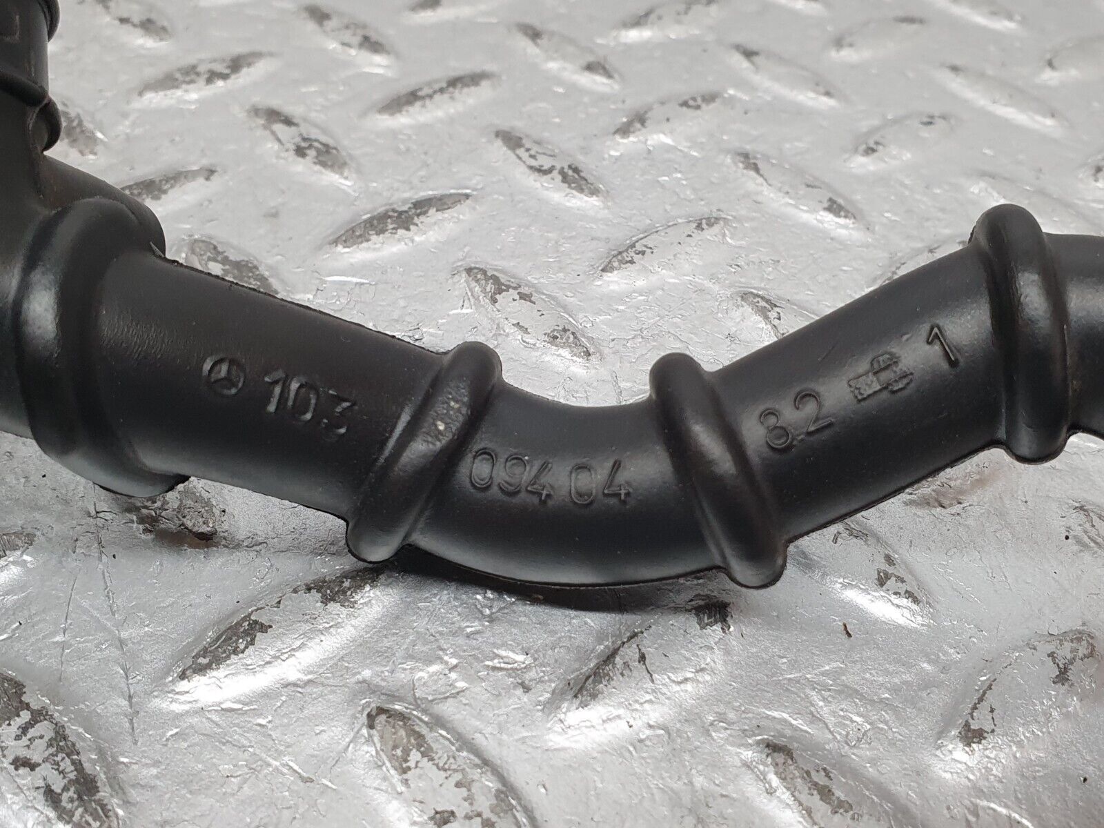 41249 Mercedes-Benz W126 300SE Air Intake Hose Pipe 1030940482