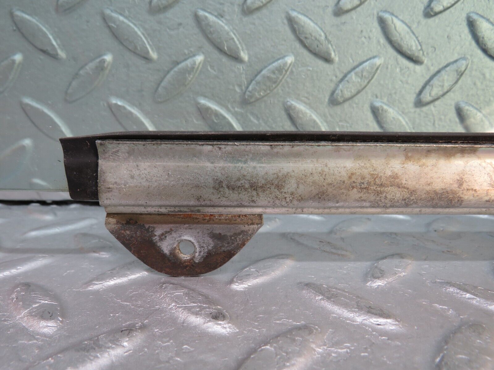 37512 Mercedes-Benz W109 300SEL Rear Right Door Window Glass