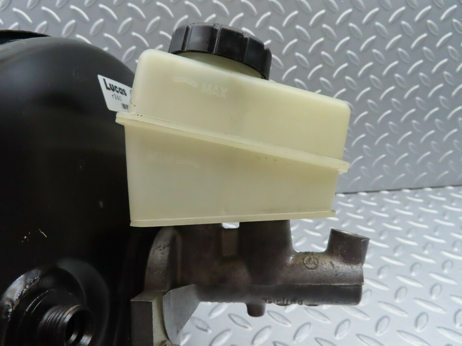 6604 Mercedes-Benz S124 E220 Wagon Brake Booster & Master Cylinder 0044301630