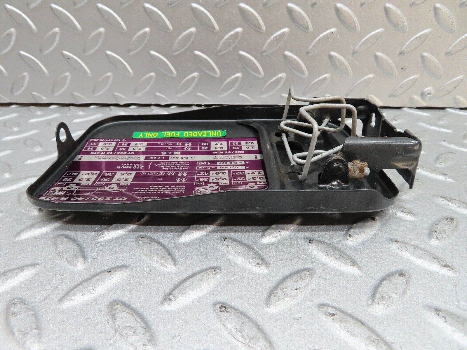 17429 Mercedes-Benz R129 300SL Coupe Fuel Tank Flap Cap 1295840939