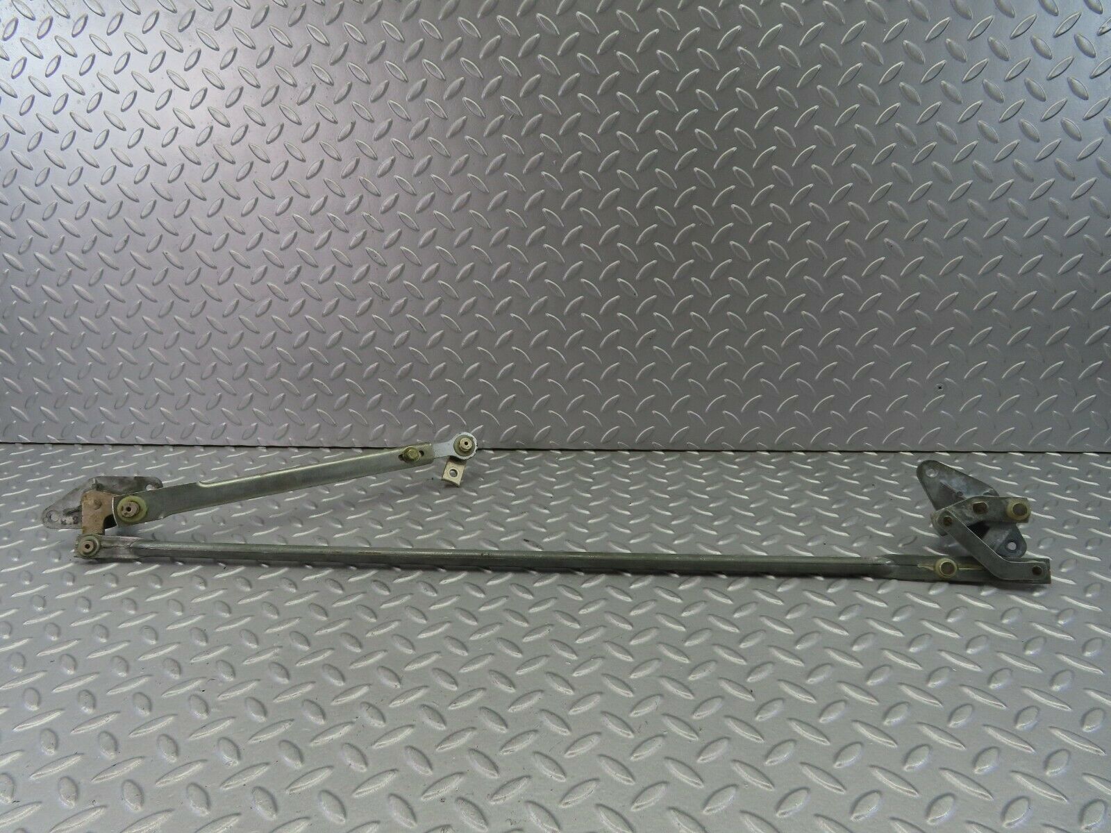 7936 Mercedes-Benz W115 220D Windscreen Wiper Linkage