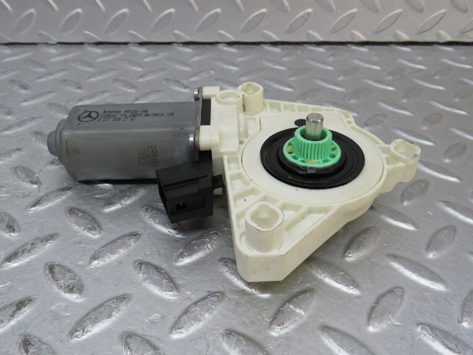 35173 Mercedes-Benz W221 Front Left Window Regulator Motor 2218202742
