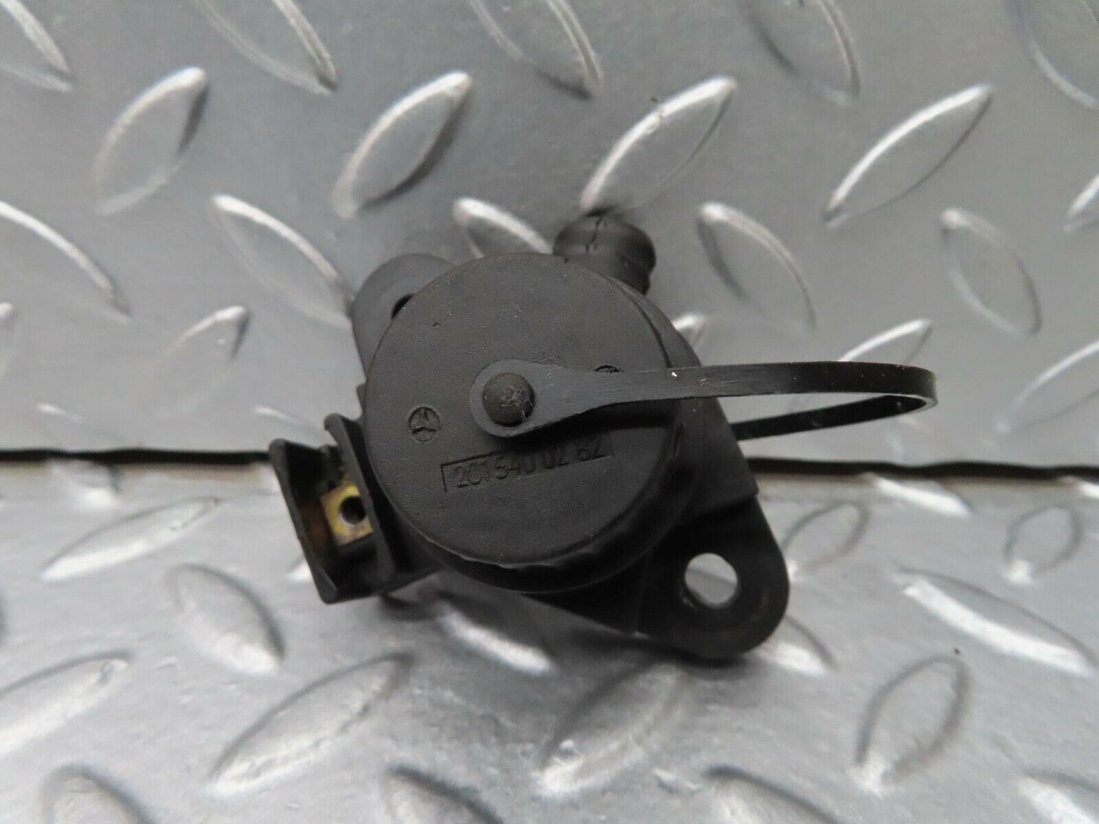 16380 Mercedes-Benz W124 260E Diagnostic Connector 2015400282