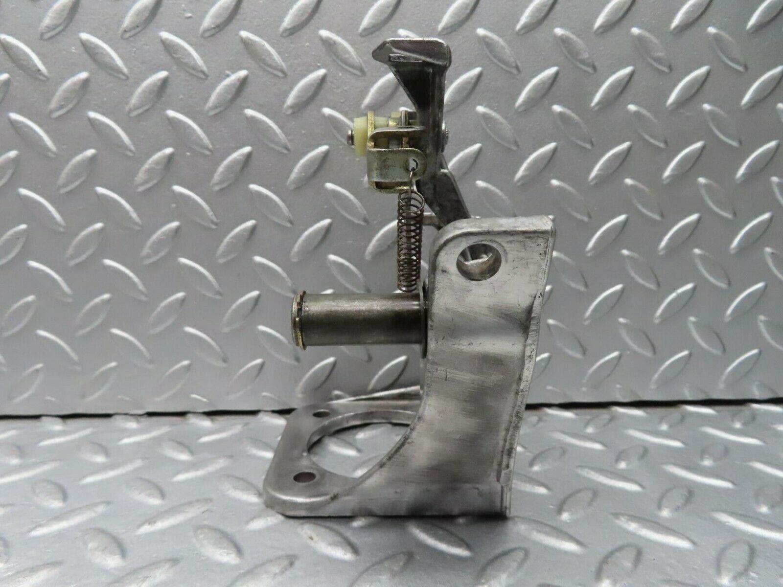 16363 Mercedes-Benz W124 260E Brake Pedal Bracket 1242900919