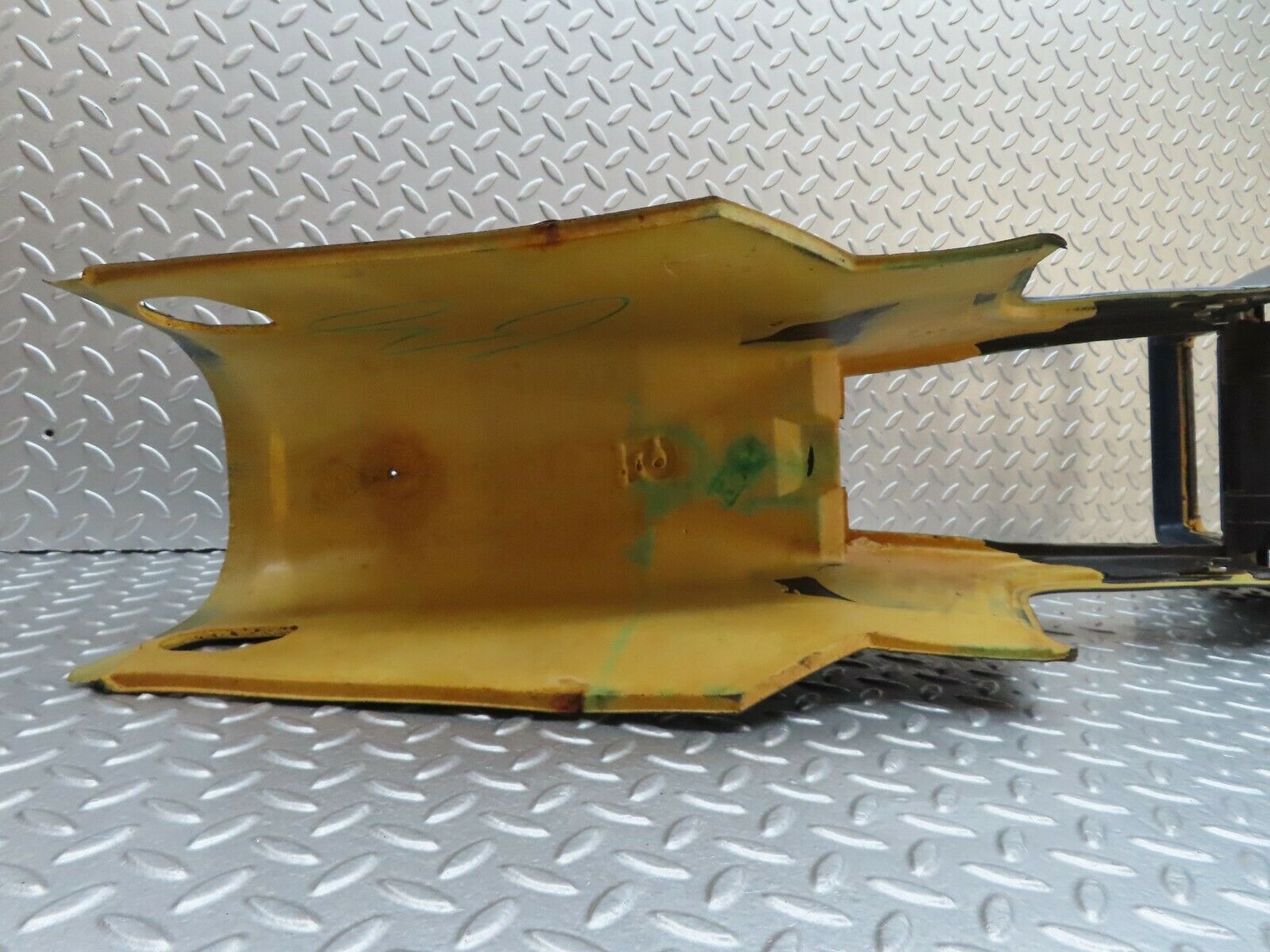 18016 Mercedes-Benz W123 200 Centre Console Blue