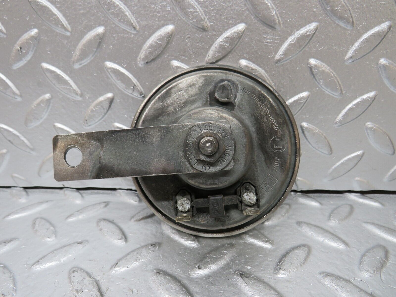 30618 Mercedes-Benz W201 190E 2.0L Horn Hella 002952