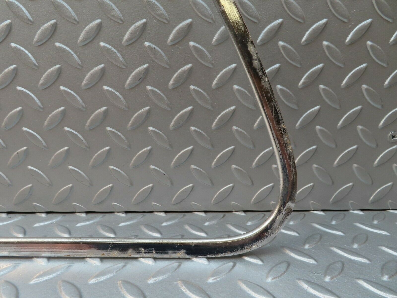 2047 Mercedes-Benz W105 219 PONTON Rear Right Door Chrome Trim