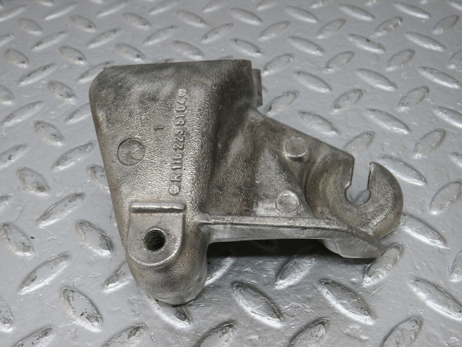 34506 Mercedes-Benz C126 380SEC Engine Mount Bracket Right Side 1162235104