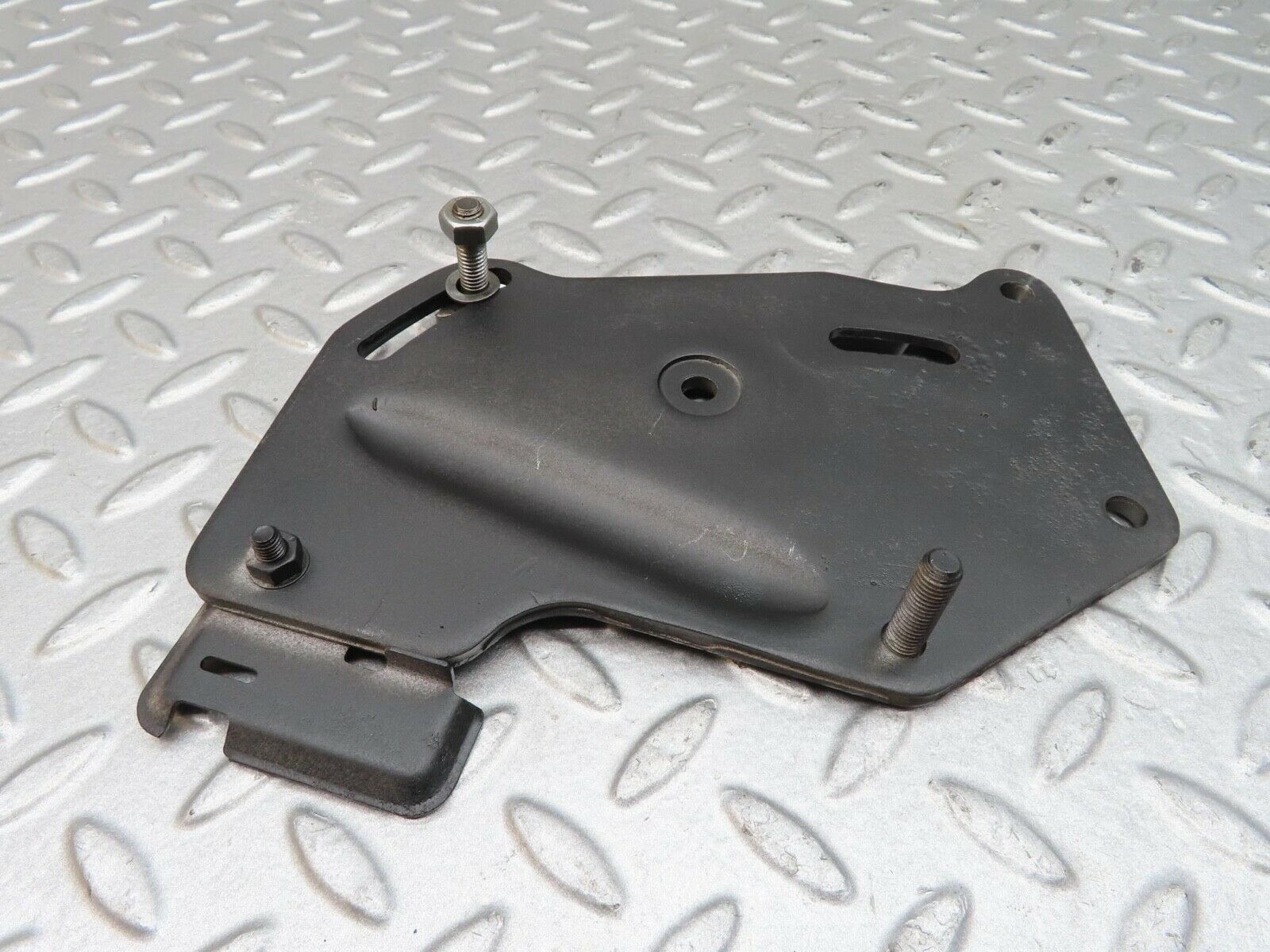 14435 Mercedes-Benz W116 350SE Power Steering Pump Bracket