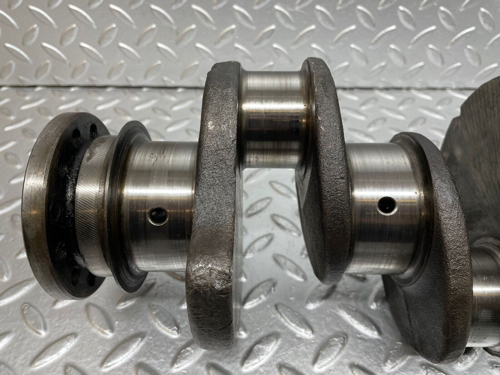 0349 Mercedes-Benz W123 220D Crankshaft  61504