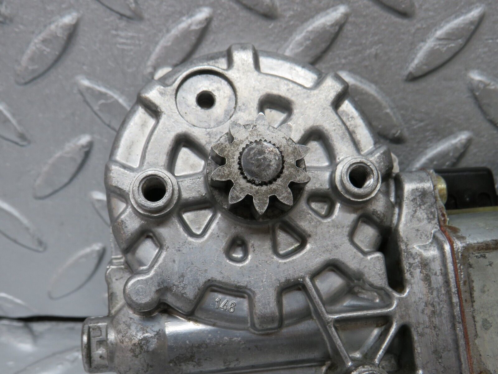 36870 Mercedes-Benz C126 420SEC Coupe Left Door Power Window Regulator Motor Bosch 0130821022