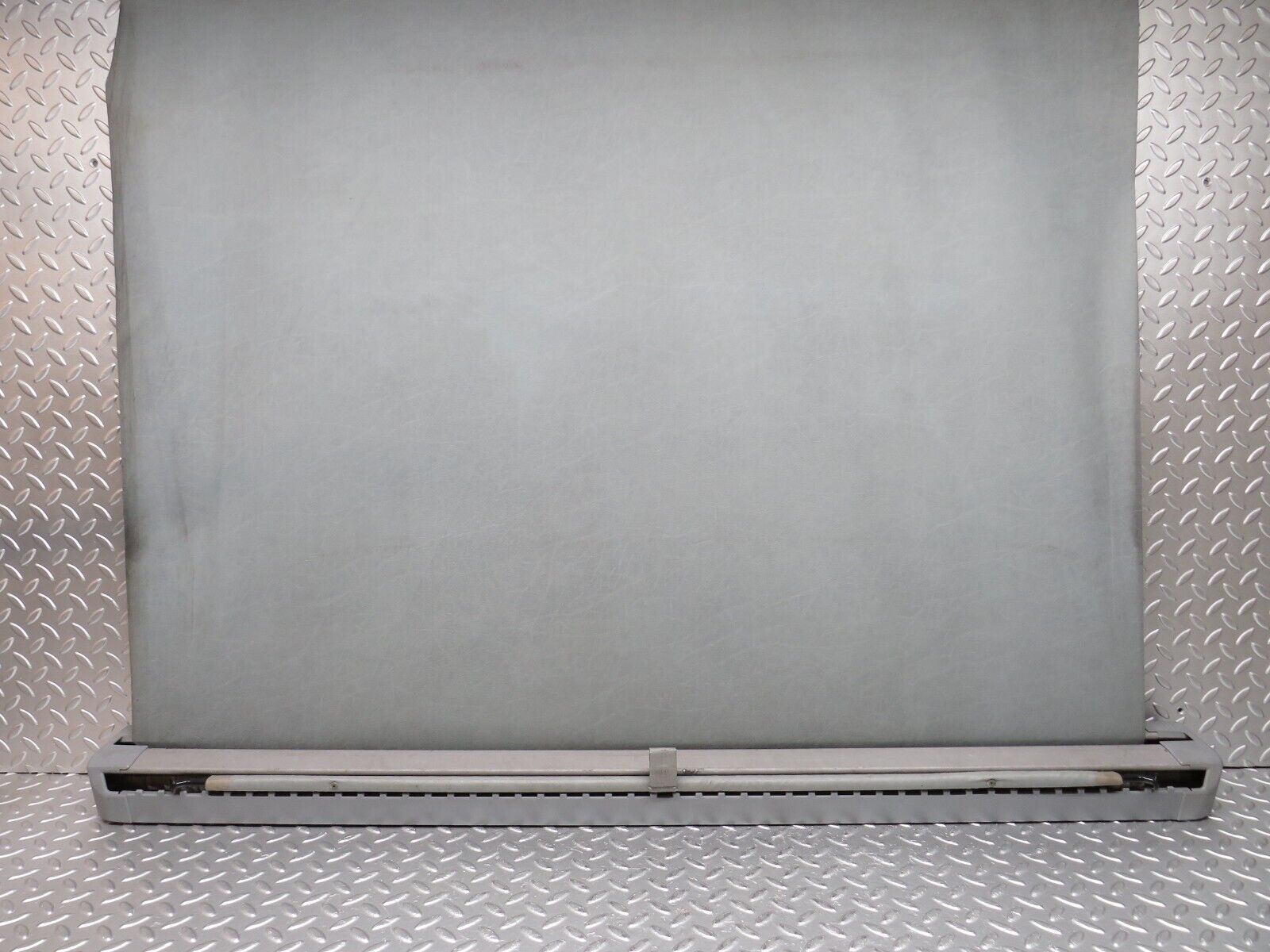 31499 Mercedes-Benz S124 220TE Wagon Trunk Roll Compartment Cover