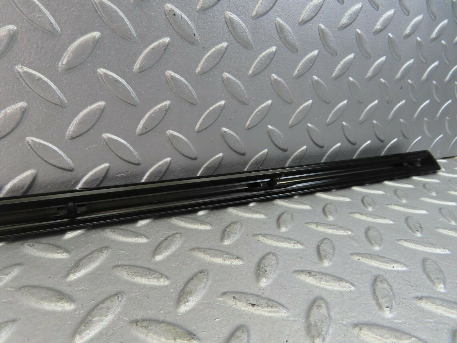 10277 Mercedes-Benz W123 Rear Left Door Centre Moulding Trim