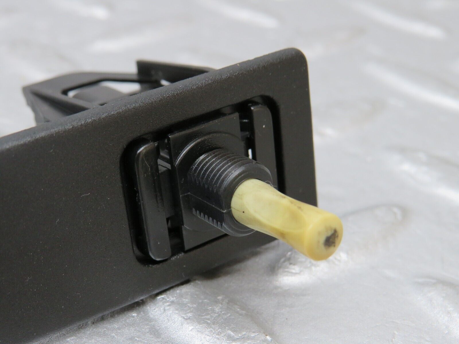 36054 Mercedes-Benz W126 420SE Trunk Boot Light Switch 2018201211