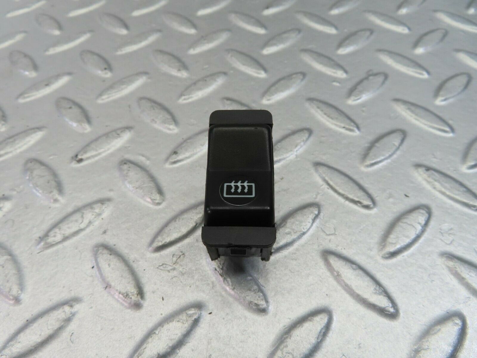 9925 Mercedes-Benz C123 230CE Coupe Rear Window Defroster Switch 0008206110