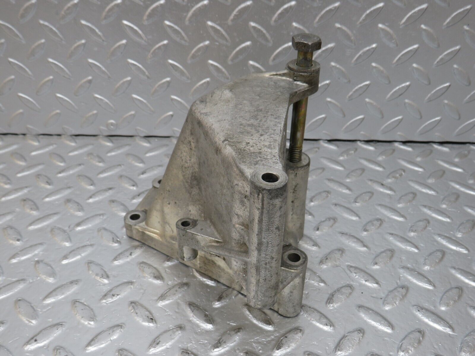 34505 Mercedes-Benz C126 380SEC Coupe Alternator Generator Bracket 1171550735