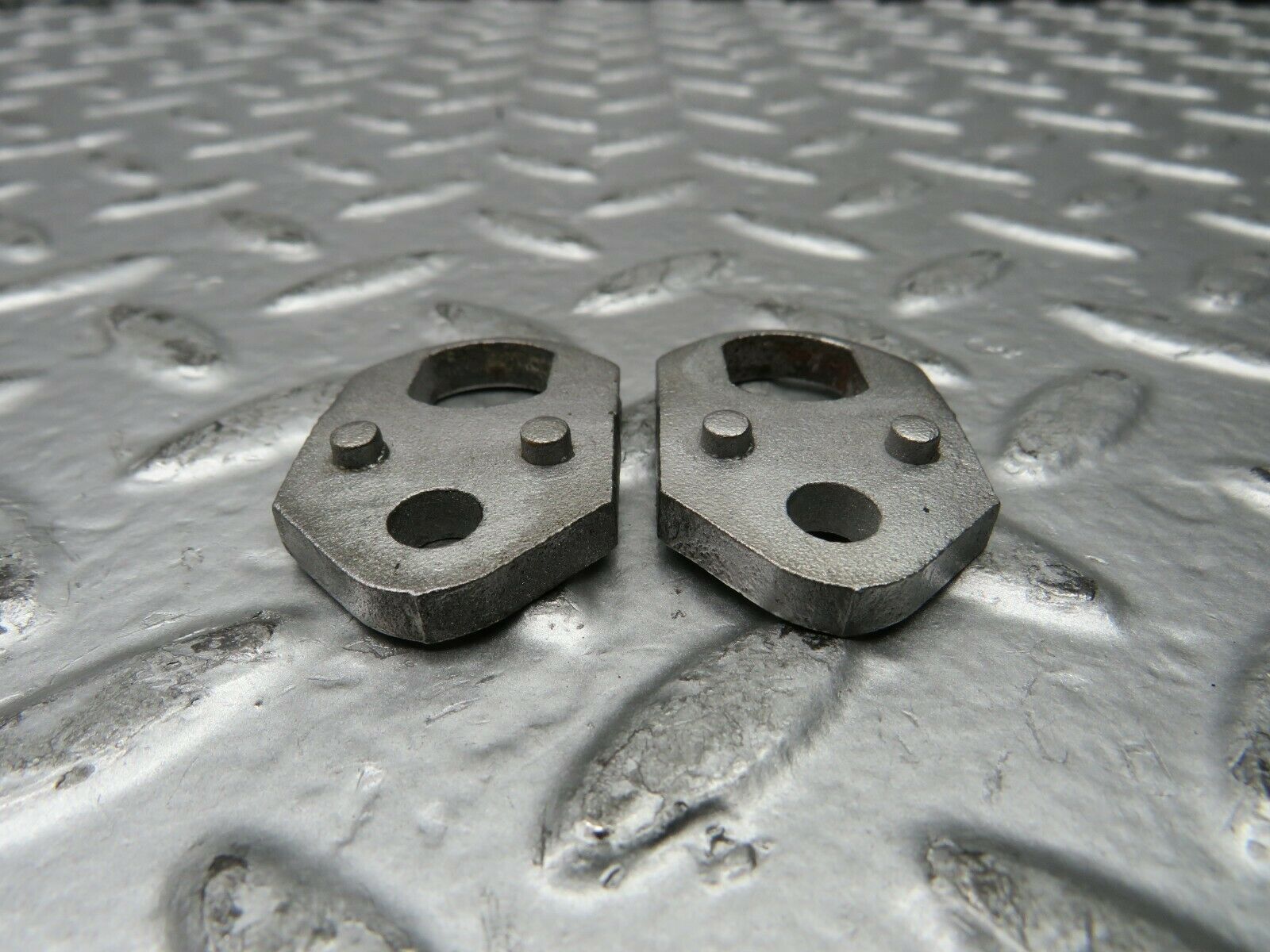 23170 Mercedes-Benz C107 450SLC Coupe Fuel Injector Bracket Pair