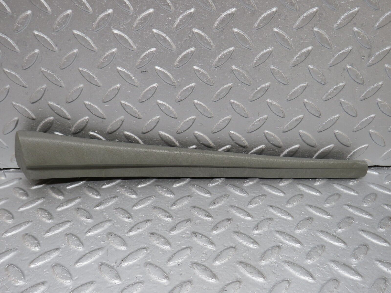 35971 Mercedes-Benz W126 420SE Front Right Door Panel Cover Grey