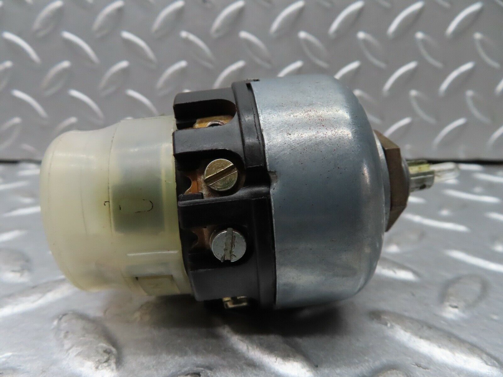 19066 Mercedes-Benz W123 300D Headlight Switch