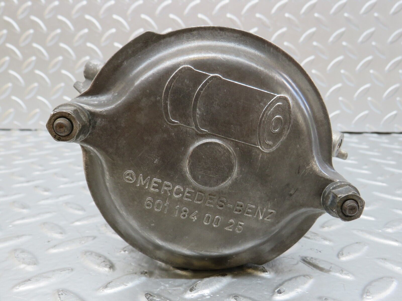 25364 Mercedes-Benz W201 190D Oil Filter Housing 6011840602