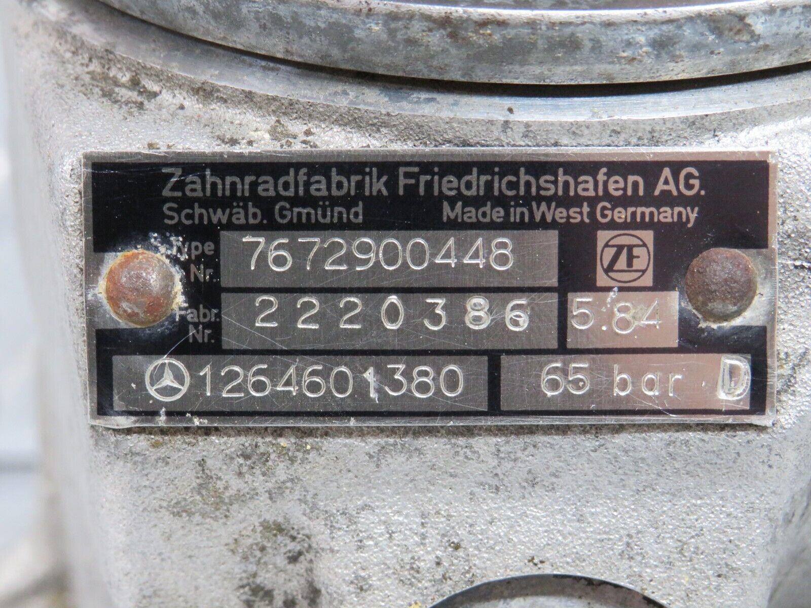 28706 Mercedes-Benz W123 230E Power Steering Pump 1264601380