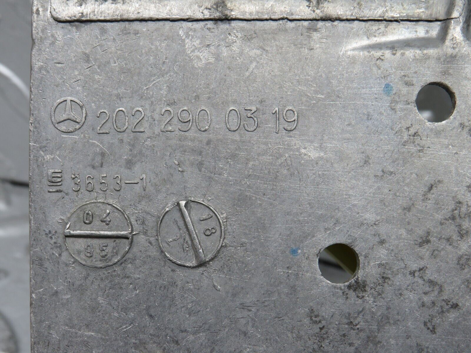 33415 Mercedes-Benz W202 C180 Brake Pedal Bracket 2022900319 2022920031