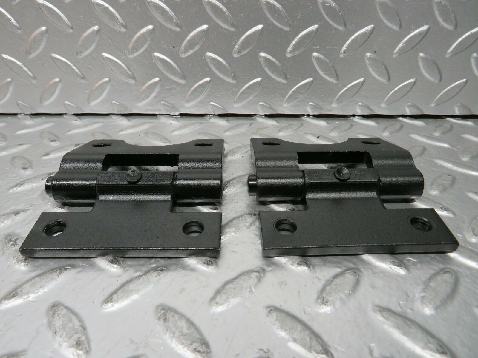 23377 Mercedes-Benz W116 350SE Left Door Hinges Pair