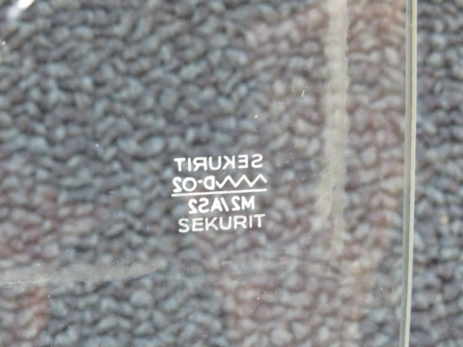 40270 Mercedes-Benz W110 230 Rear Left Door Window Glass