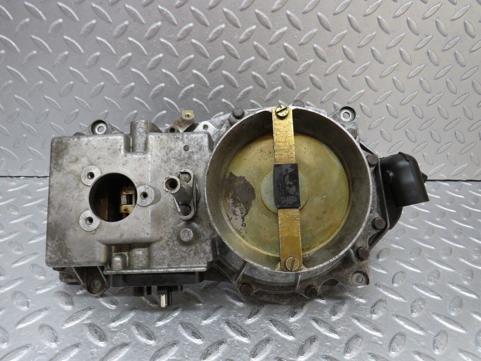 37118 Mercedes-Benz C126 420SEC Coupe Air Flow Mass Meter Sensor 0438121037