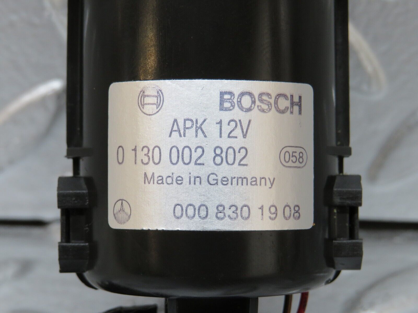 26564 Mercedes-Benz C124 220CE Coupe Temperature Sensor 0008301908 0130002802