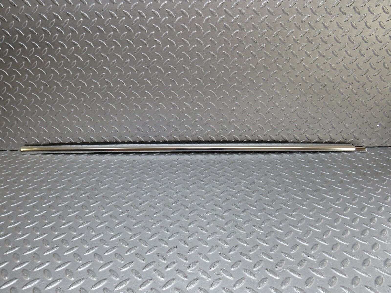 35263 Mercedes-Benz W221 Front Right Door Window Chrome Trim