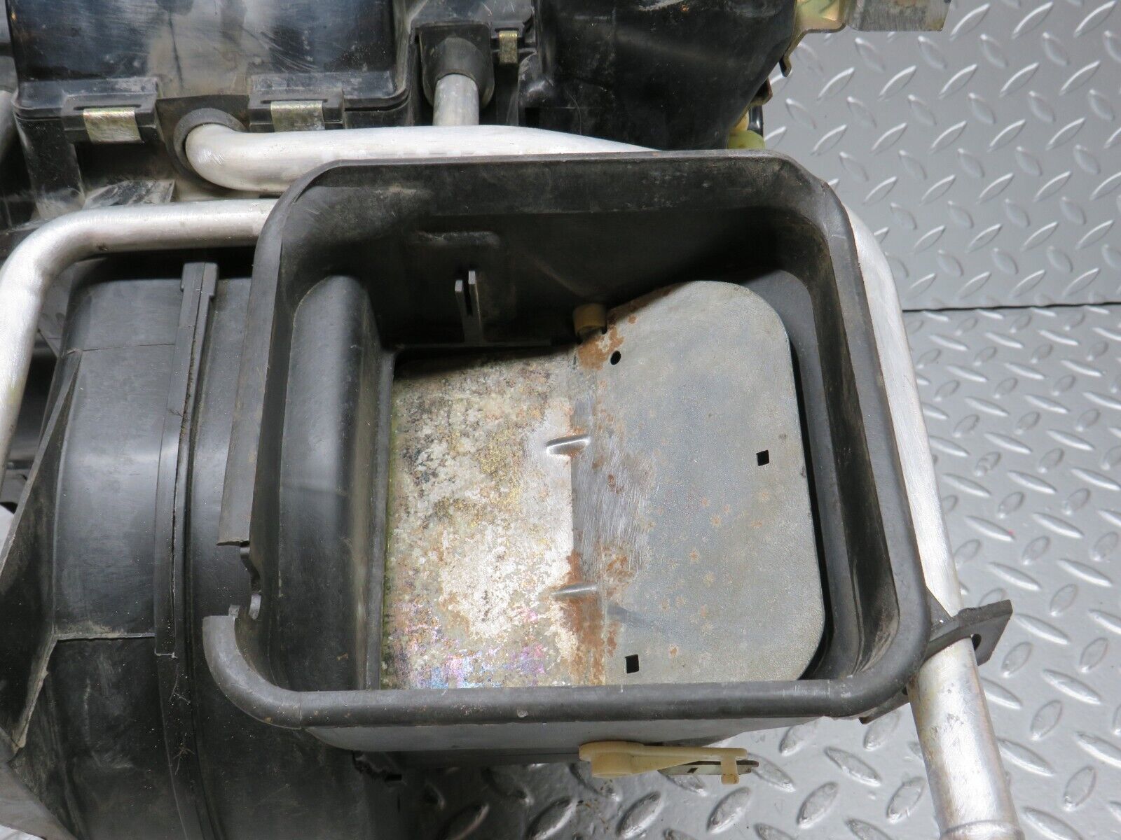 28122 Mercedes-Benz W123 280E Heater Box Blower Housing Behr 1238300008