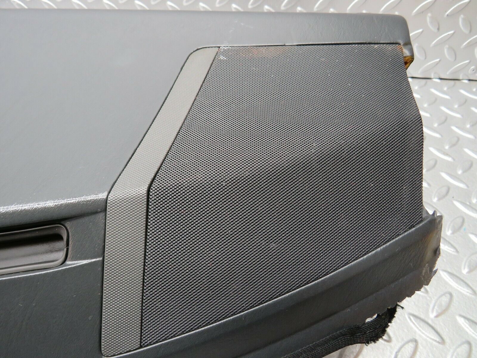 22381 Mercedes-Benz C124 E220 Coupe Dashboard Black