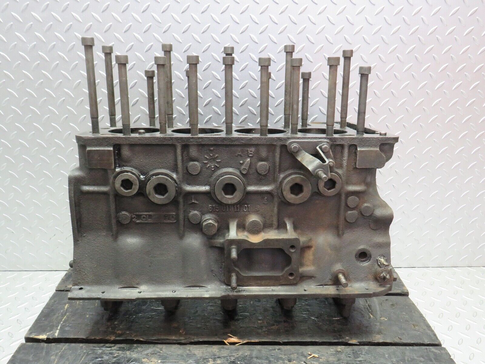 0346 Mercedes-Benz W123 220D Engine Block 6150111101