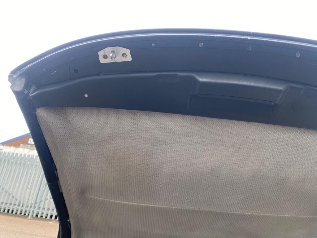 38226 Mercedes-Benz A124 320E Cabriolet Soft Top