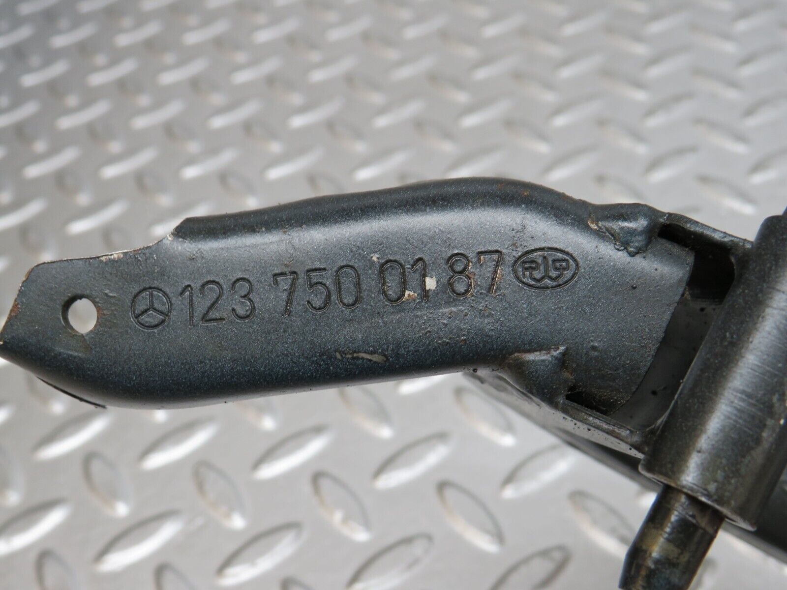 29674 Mercedes-Benz W123 230E Trunk Lid Hinge Pair 1237500187 1237500287