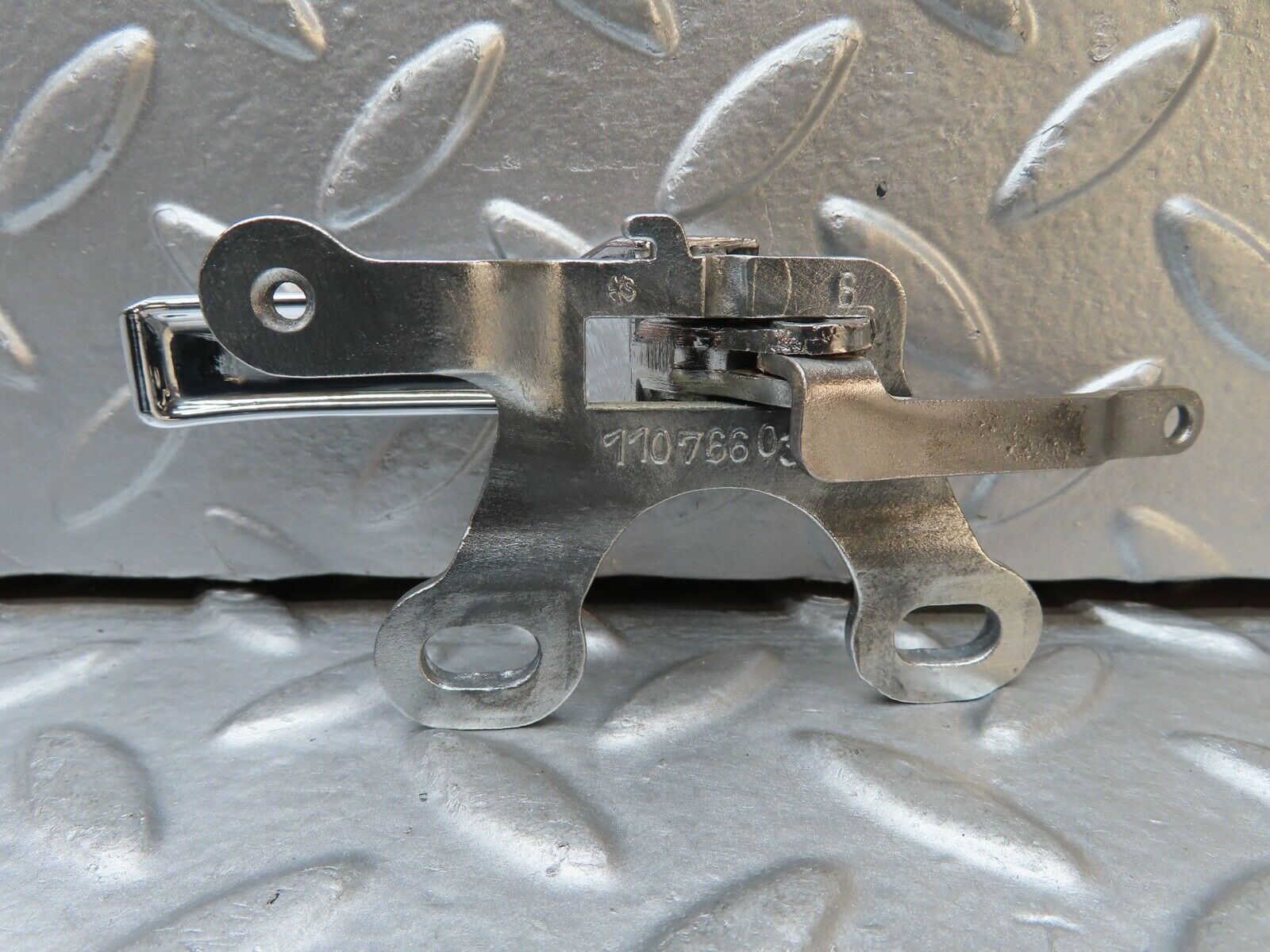 20842 Mercedes-Benz W114 250CE Coupe Left Interior Door Handle 1107660319