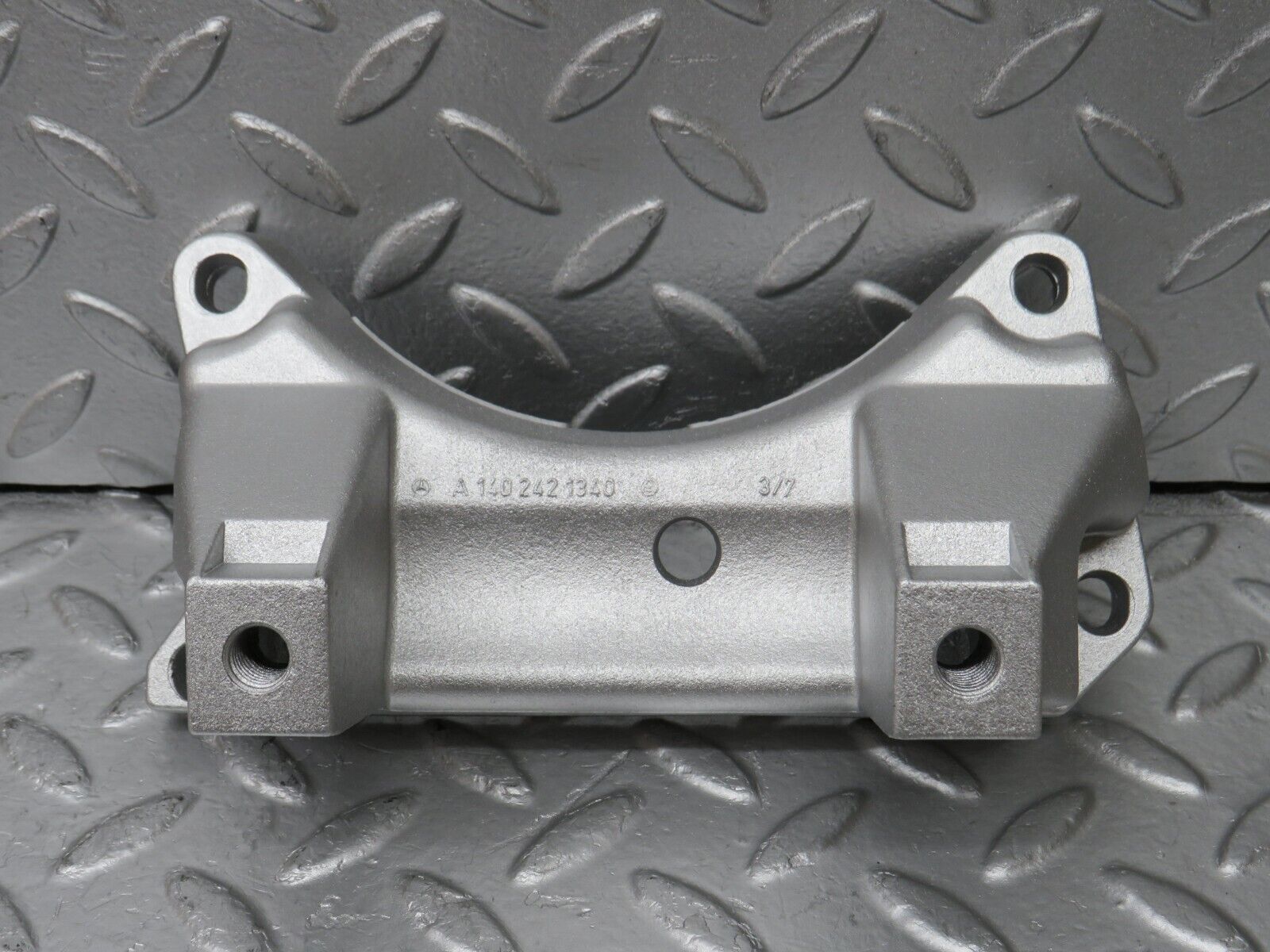 34826 Mercedes-Benz W210 320E Gearbox Rear Mount Bracket 1402421340